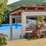 Mediterranean Stone House Nyaraló *